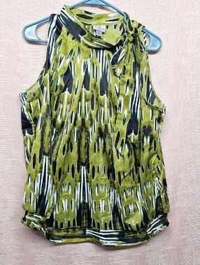 Tie-Neck Sleeveless Camisole in Olive Green Print